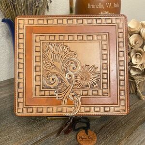 NWT Myra Bag STATUESQUE JEWELRY BOX